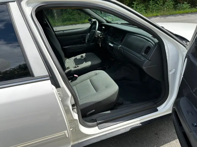 2010 Ford Crown Victoria photo 10