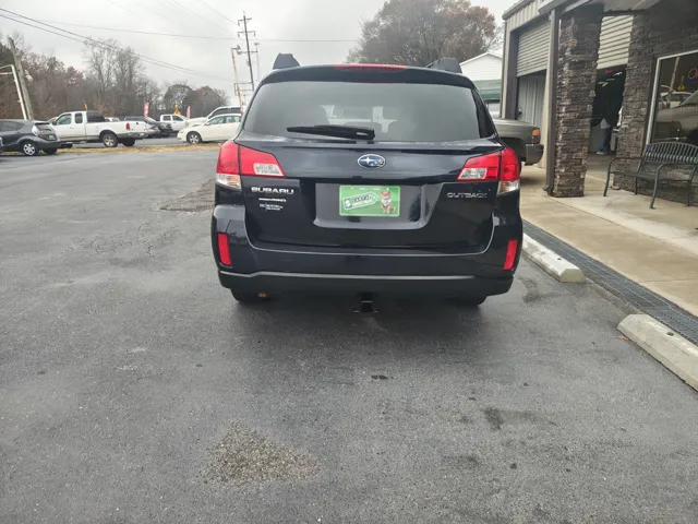 2013 Subaru Outback Premium photo 2