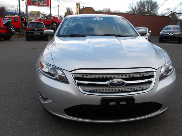 2011 Ford Taurus SEL photo 4