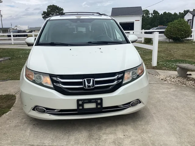 2014 Honda Odyssey Touring's photo