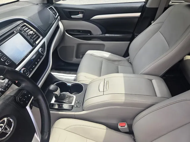 2017 Toyota Highlander XLE - Photo 15
