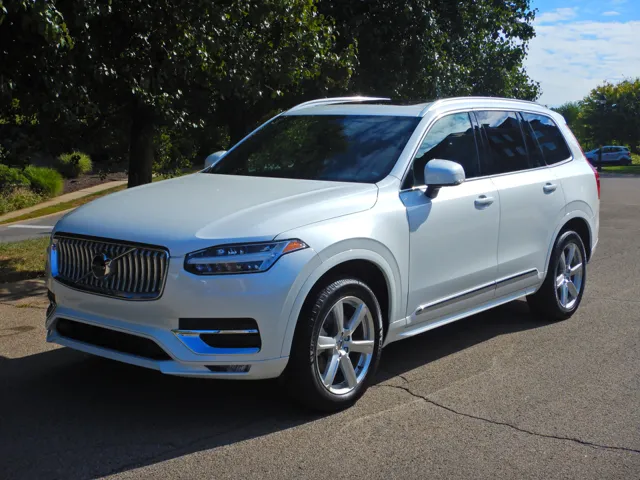2024 Volvo XC90 Core's photo