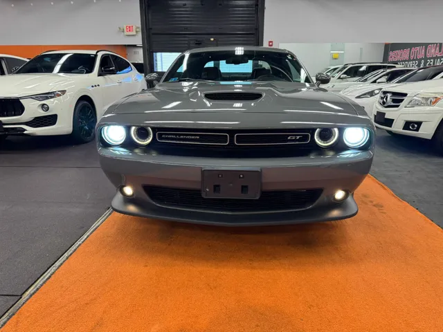 2019 Dodge Challenger photo 2