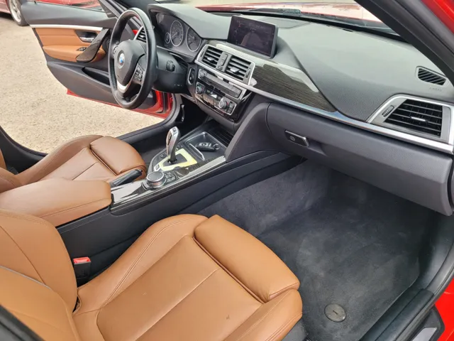 2016 BMW 3 Series 330e - Photo 29