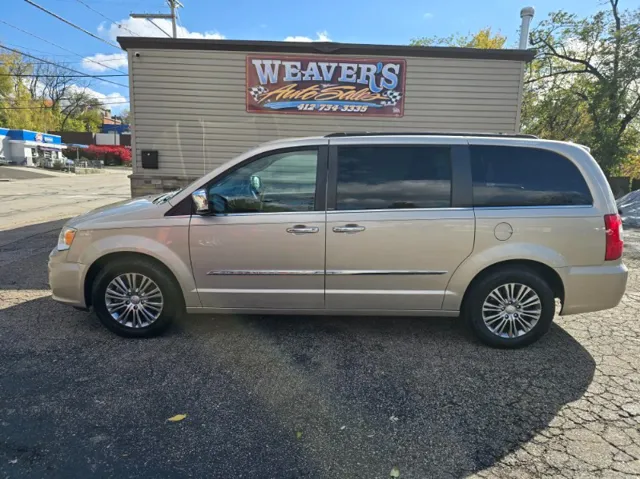 2014 Chrysler Town & Country Touring-L