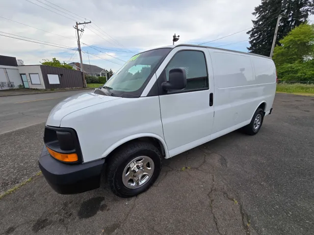 2004 Chevrolet Express 1500's photo