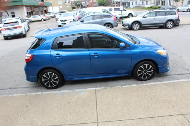 2010 Toyota Corolla Matrix L 4WD photo 3