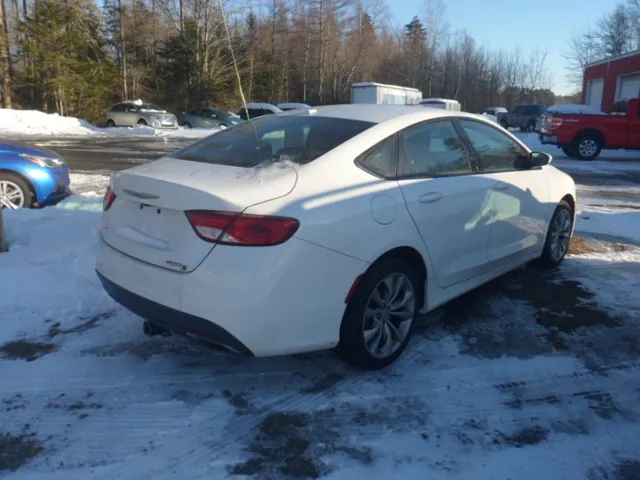 2015 Chrysler 200 S - Photo 7