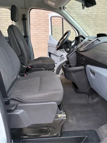 2017 Ford Transit Wagon XLT - Photo 10