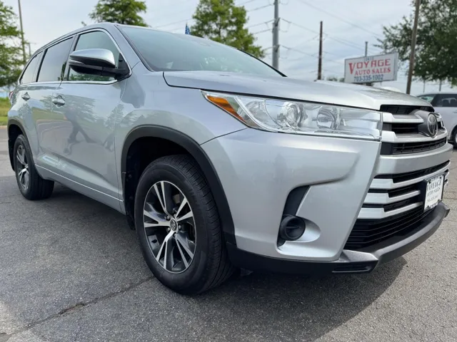 2017 Toyota Highlander LE - Photo 7
