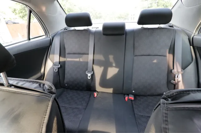 2010 Toyota Corolla LE - Photo 19