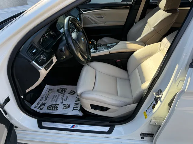 2012 BMW 5 Series 550i - Photo 19