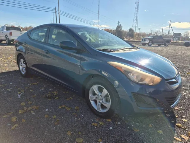 2014 Hyundai Elantra SE photo 2