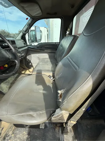 2008 Ford F-750 - Photo 11