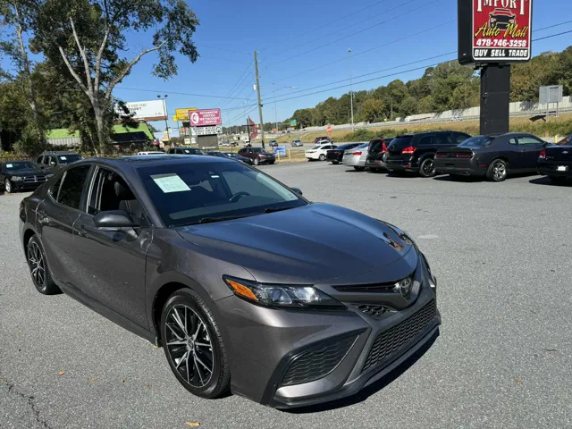 2022 Toyota Camry SE's photo