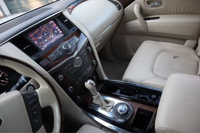 2014 Infiniti QX80 photo 17