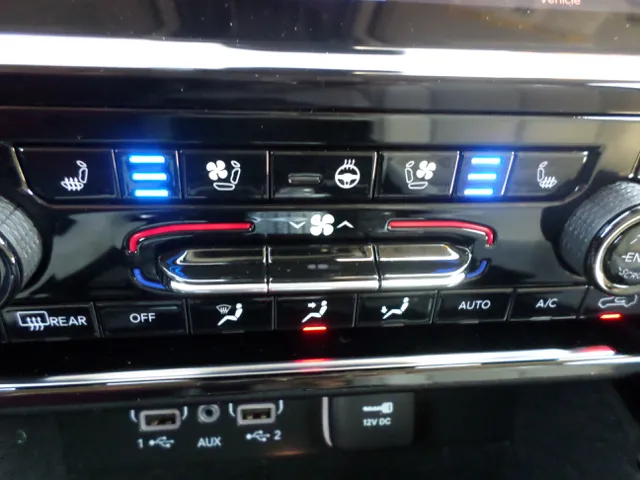 2023 Jeep Grand Cherokee Overland - Photo 16