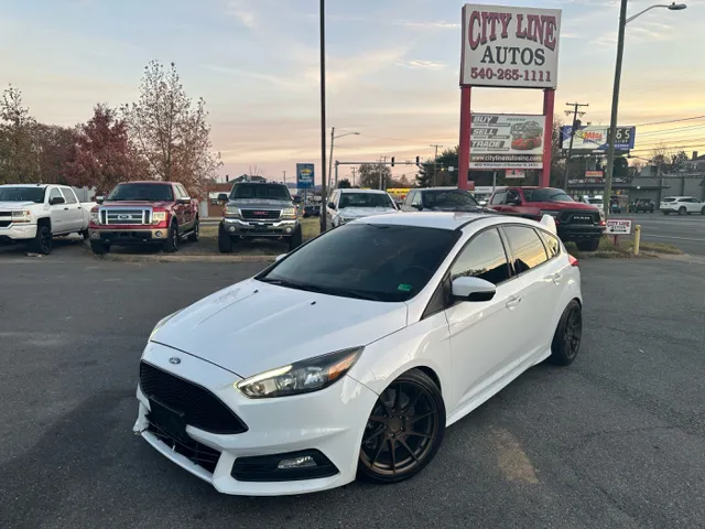2018 Ford Focus ST's photo