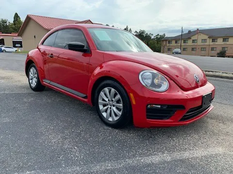 2018 Volkswagen Beetle S's photo
