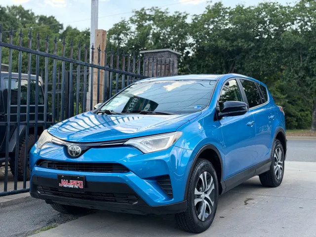 2018 Toyota RAV4 LE FWD photo