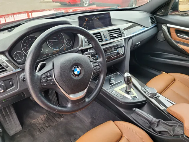 2016 BMW 3 Series 330e - Photo 17