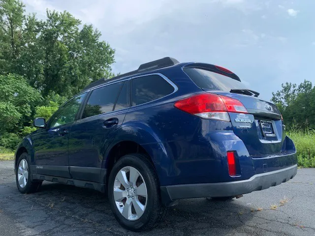 2010 Subaru Outback Premium 2.5i photo 13