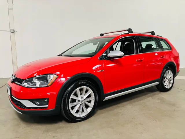 2017 Volkswagen Golf Alltrack SEL photo 2