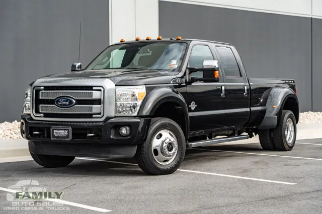 2013 Ford F-450 Super Duty Lariat's photo