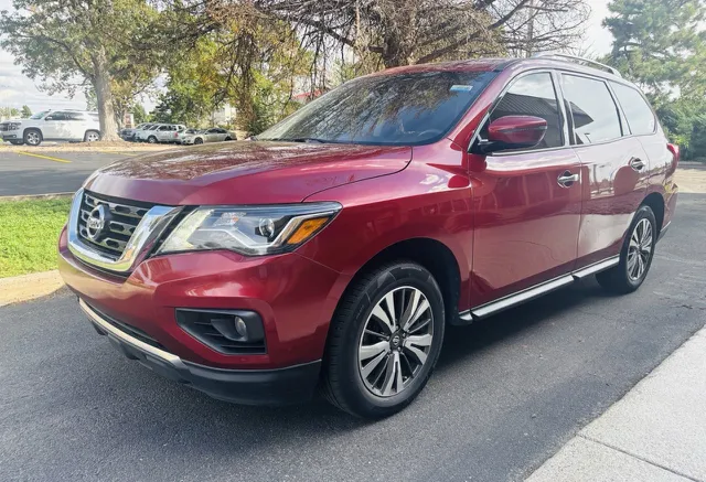 2017 Nissan Pathfinder SV - Photo 11