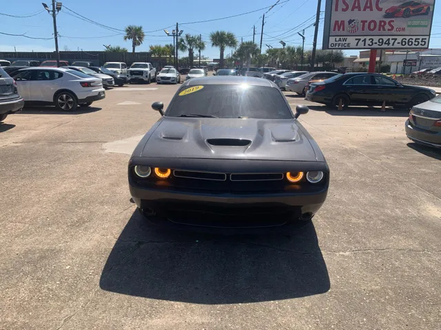 2019 Dodge Challenger SXT's photo