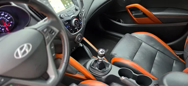 2016 Hyundai Veloster Base - Photo 12