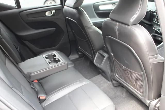 2021 Volvo XC40 Momentum photo 28