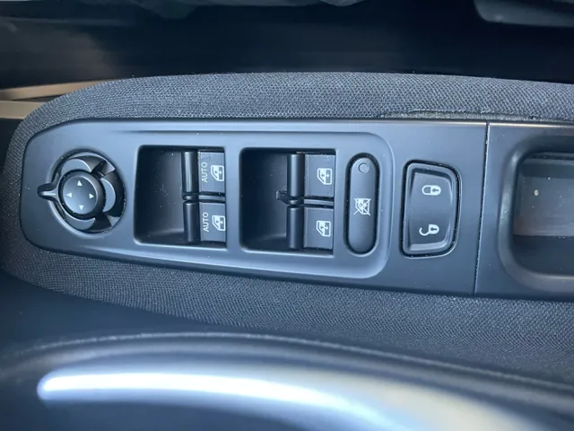 2016 Jeep Renegade Latitude - Photo 19