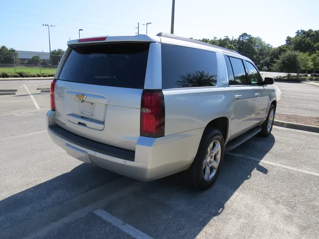 2017 Chevrolet Suburban LT photo 2