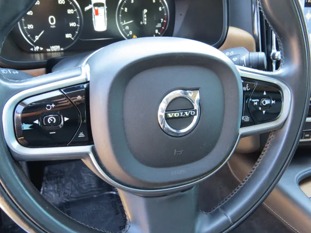 2017 Volvo S90 Inscription photo 9