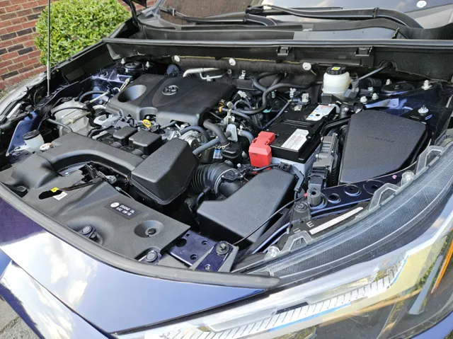 2022 Toyota RAV4 XLE photo 9