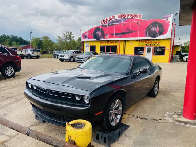 2019 Dodge Challenger SXT's photo