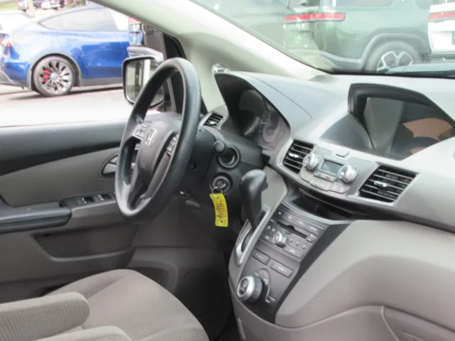 2013 Honda Odyssey LX - Photo 25
