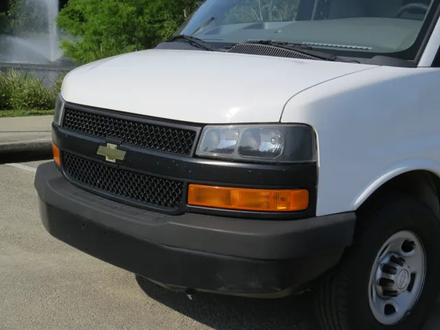 2018 Chevrolet Express 2500 photo 2