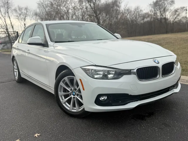 2016 BMW 3 Series 320i's photo