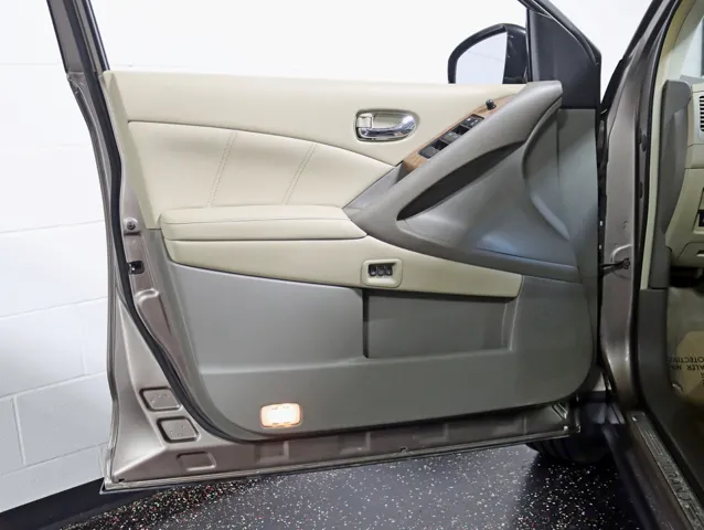 2011 Nissan Murano S photo 26