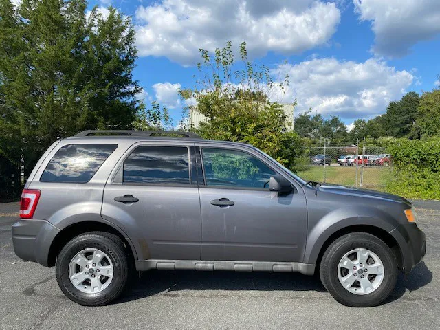 2009 Ford Escape XLT photo 4