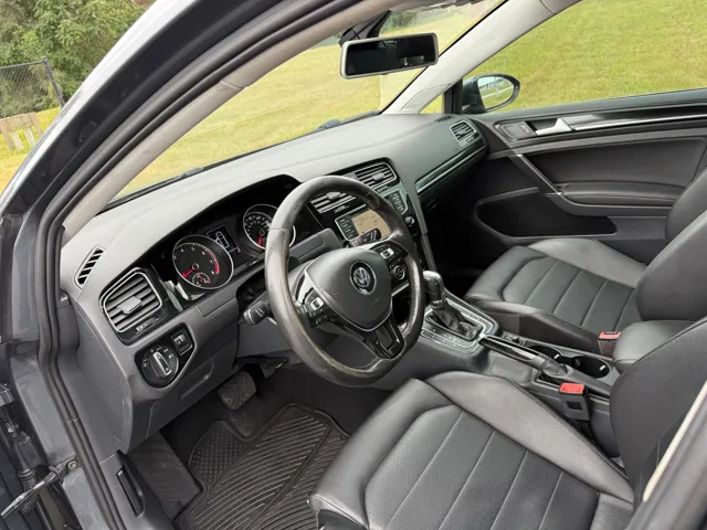 2017 Volkswagen Golf SportWagen 27