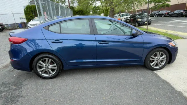 2017 Hyundai Elantra 2.0 SE A/T PZEV's photo