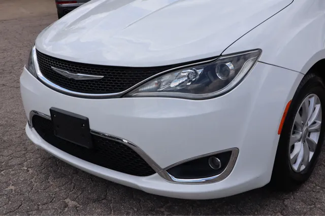2017 Chrysler Pacifica Touring L photo 7