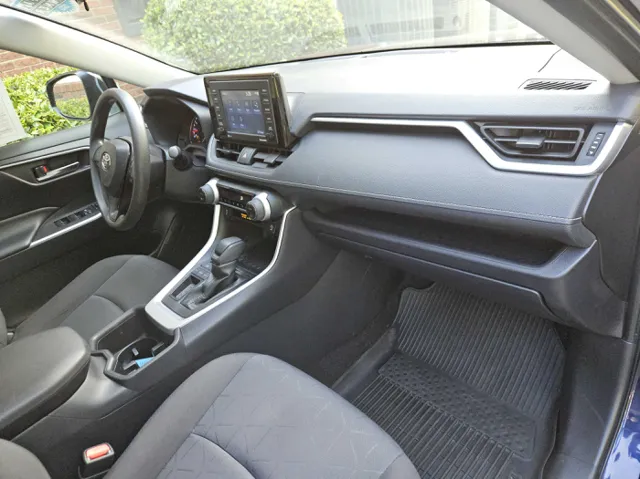 2022 Toyota RAV4 XLE photo 28