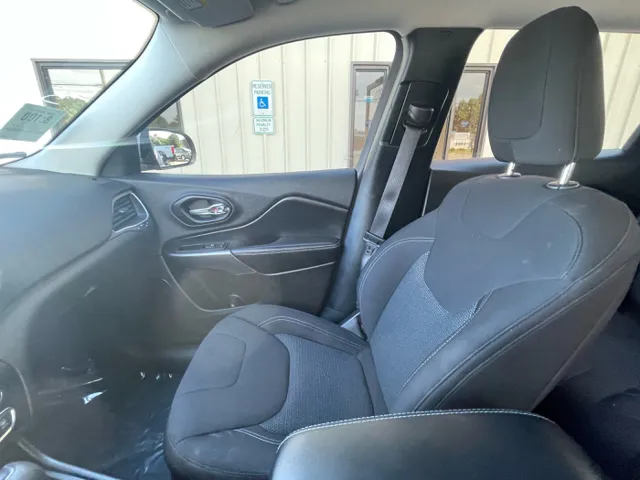 2020 Jeep Cherokee Latitude photo 19