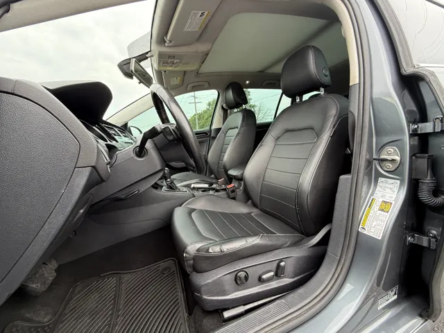 2017 Volkswagen Golf SportWagen 31
