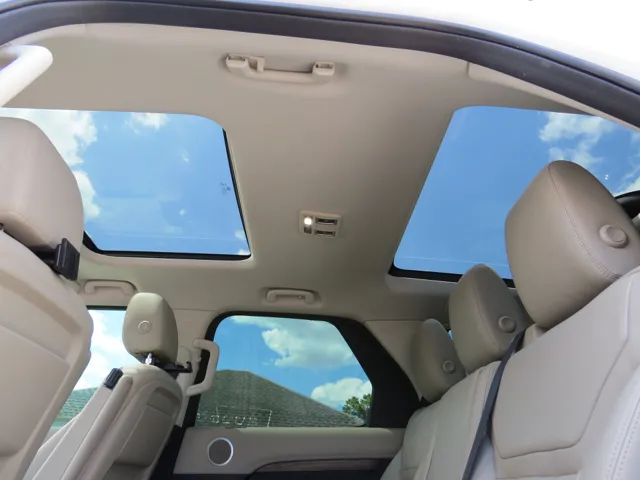 2018 Land Rover Discovery HSE photo 5