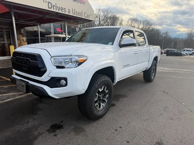 2023 Toyota Tacoma SR5's photo